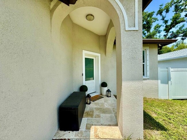 Building Photo - 8424 N Packwood Ave