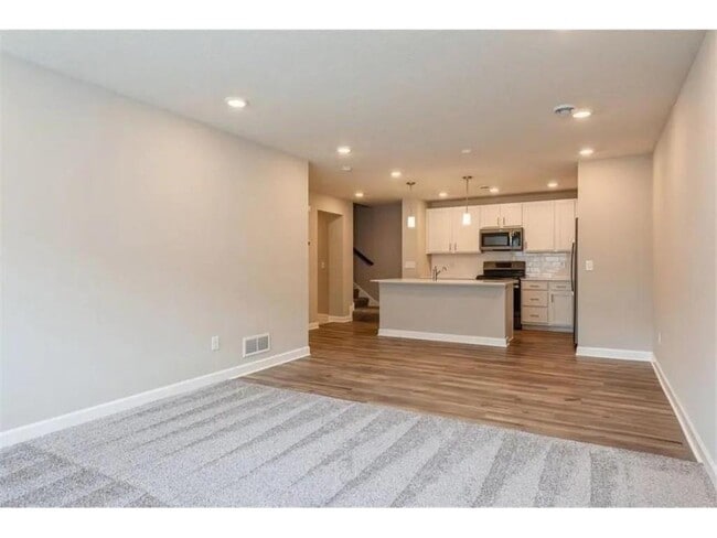 Building Photo - 10888 Fountain Pl N