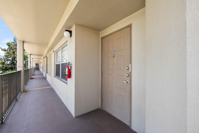 Building Photo - 550 SW 138th Ave