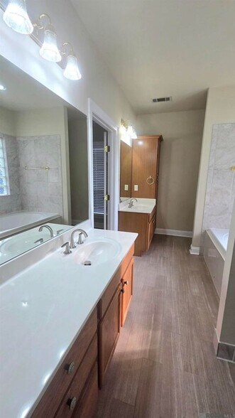 Building Photo - 282 Allan Dr