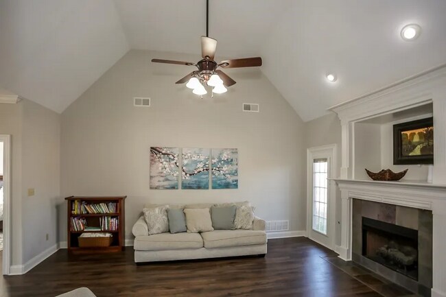 Building Photo - Stunning Atoka Home Offering Space, Style, and Convenience!