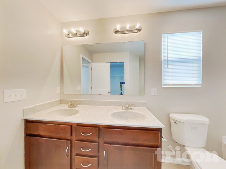 Building Photo - 1705 Sawtooth Ct