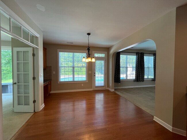 Building Photo - 9720 Royal Colony Dr
