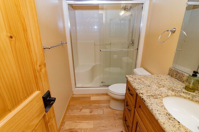 Building Photo - Comfy Getaway on Temple Ln.
