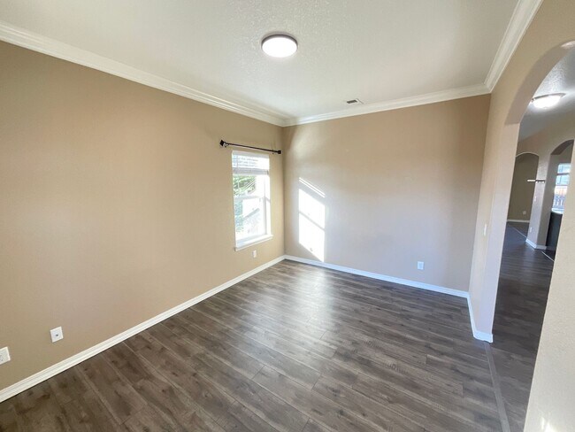 Building Photo - 3 Bedroom Home Available Near N Powers Blvd & Dublin Blvd!