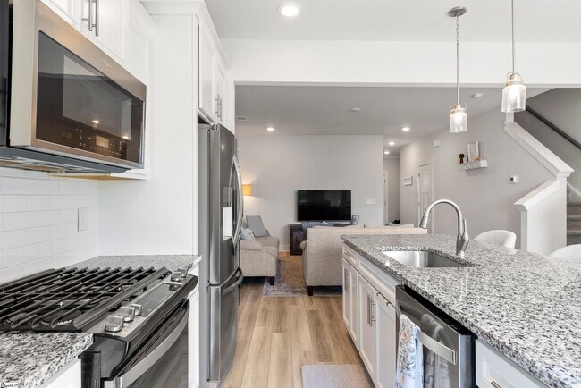 Building Photo - 127 Shallons Dr