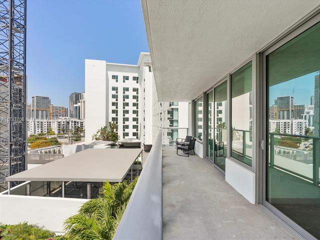 Building Photo - 1600 SW 1st Ave