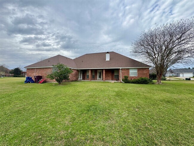 Building Photo - 303 Waterwood Dr