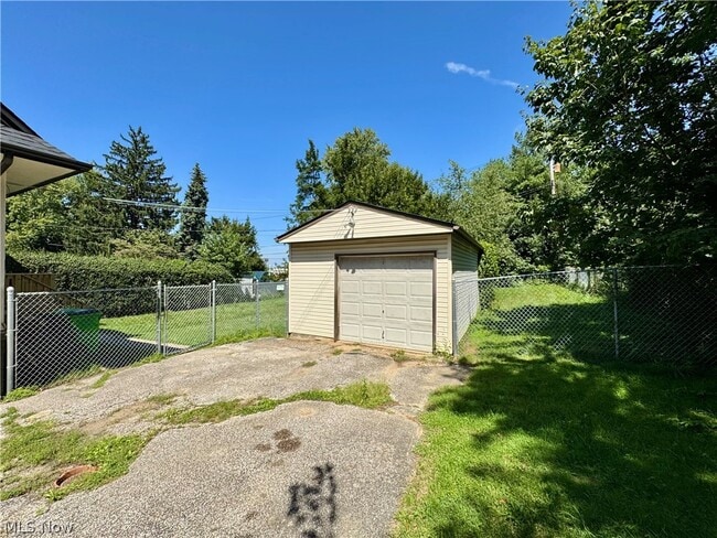 Building Photo - 1451 Craneing Rd