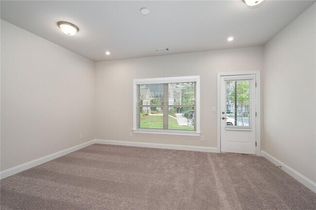 Building Photo - 1363 Live Oak Ln