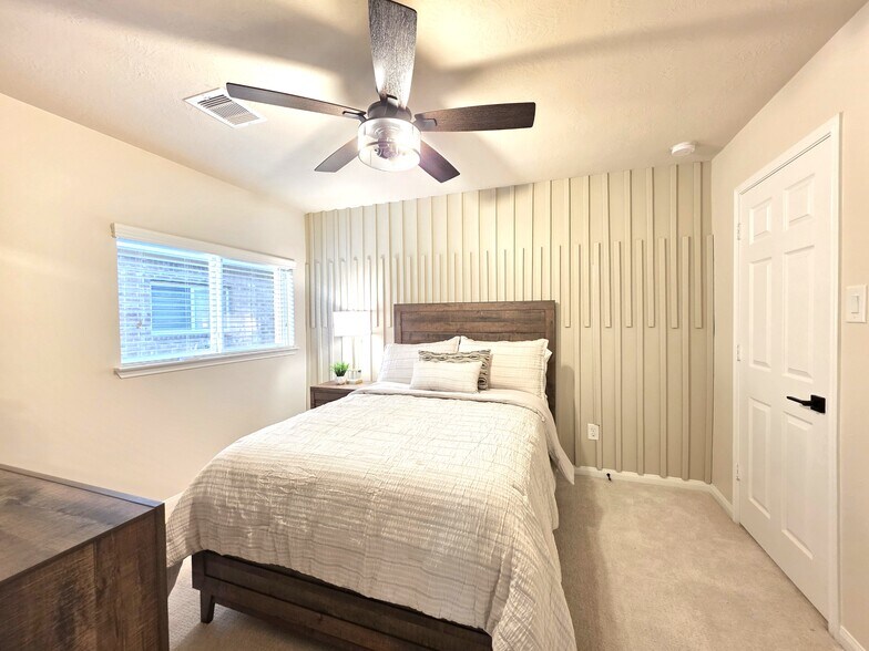 Building Photo - 15434 Kaston Dr