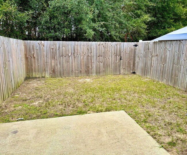 Building Photo - Enjoy this beautifully updated 3 Bed/2.5 Bath Townhome  **Military Discount Available**50% OFF 1s...