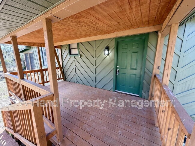 Building Photo - 15945 Villa City Rd