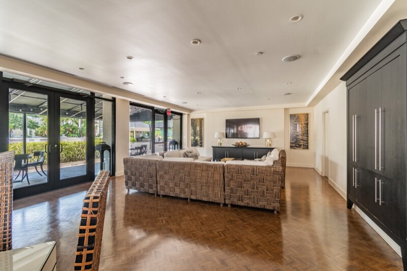 Building Photo - 3301 Bayshore Blvd