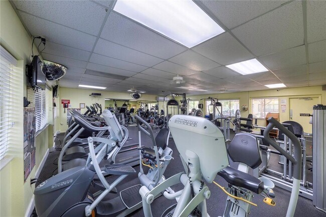 Building Photo - 856 Chatham Dr