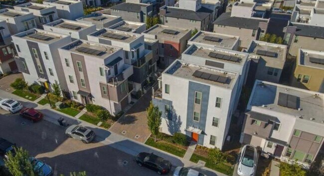 Building Photo - First Month Rent: FREE (with approved lease terms)