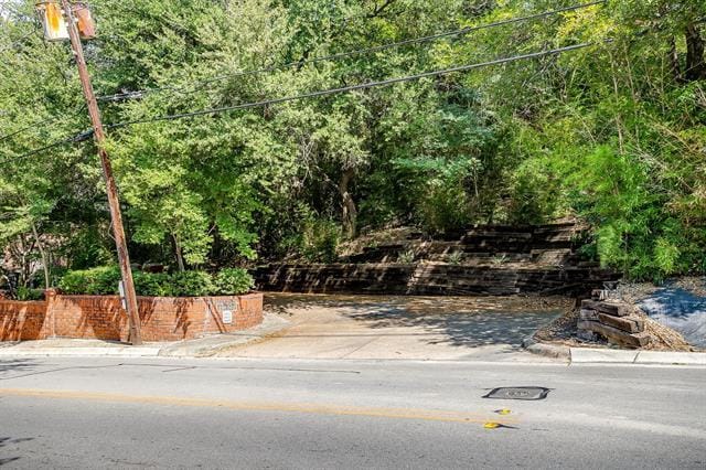 Building Photo - 1805 Burton Hill Rd