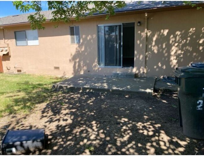 Building Photo - Move-In Ready 2BR Duplex — South Sacramento, Pets OK