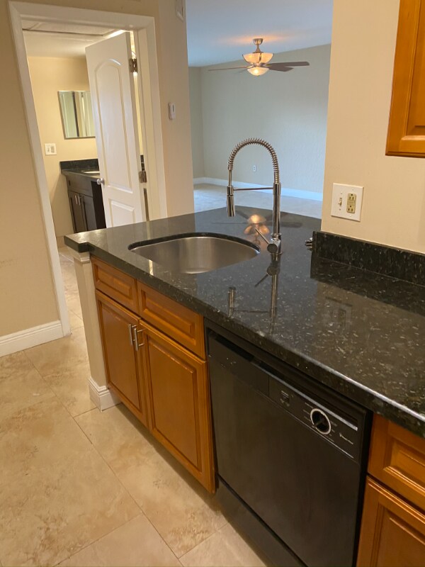 Building Photo - 2820 N Oakland Forest Dr