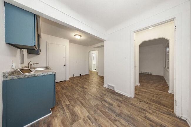 Building Photo - 3 bedroom bungalow $1199/month
