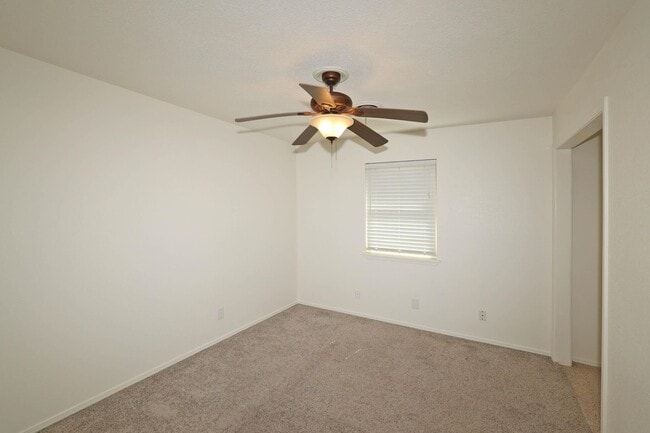 Building Photo - Beautiful 4 bedroom rental in Puckett West!
