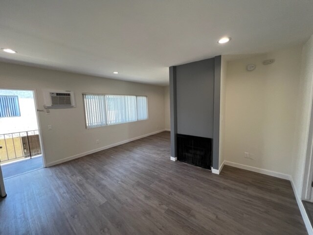 Building Photo - 14607 Gilmore St