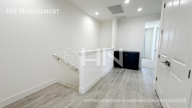 Building Photo - 1713 Central Pkwy