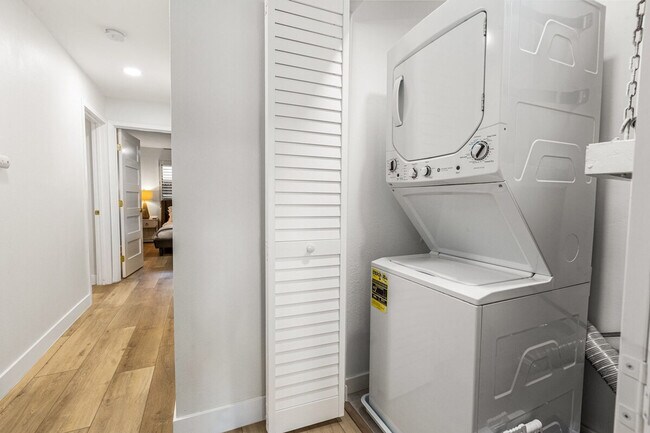 Building Photo - 145 S Shore Dr