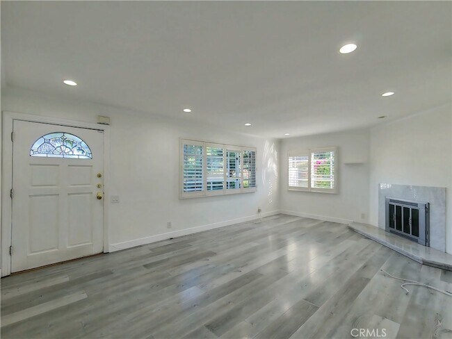 Building Photo - 7049 Semrad Rd