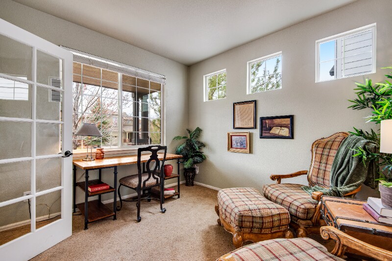 Building Photo - 2327 Dogwood Cir