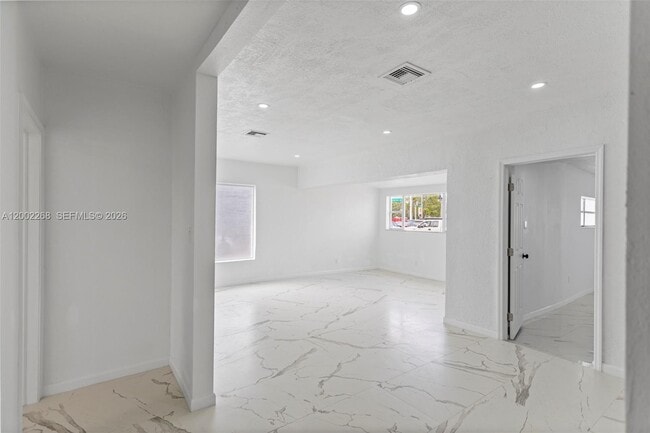 Building Photo - 988 NW 10th St