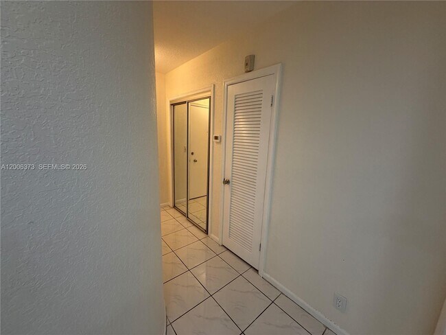 Building Photo - 2200 NE 66th St