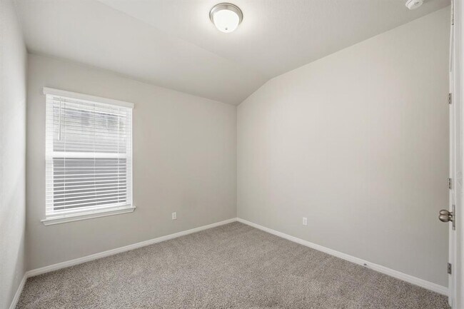 Building Photo - 809 Russet Rock Dr