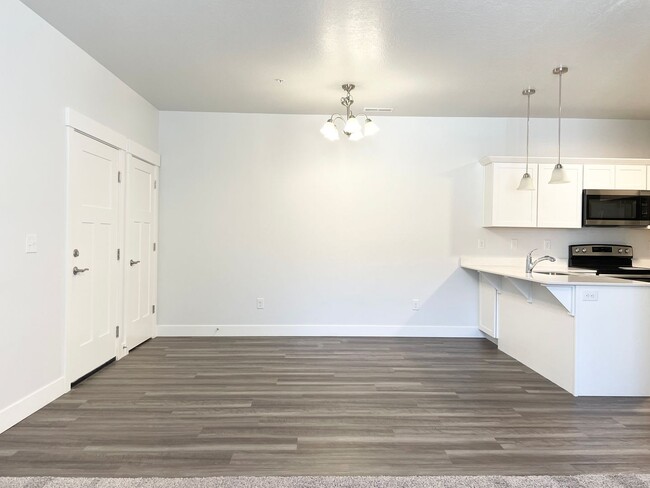 Building Photo - Bright New Lehi Condo at Timp Point!