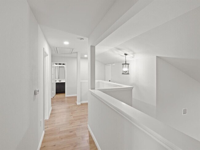 Building Photo - 303 Camellia Dr