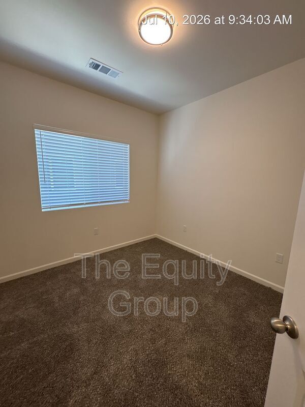 Building Photo - 733 S Pinkham St
