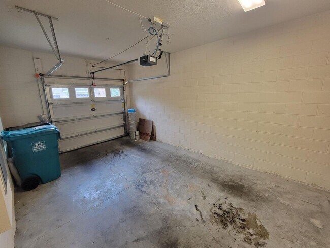 Building Photo - Hey! Yes ! You !