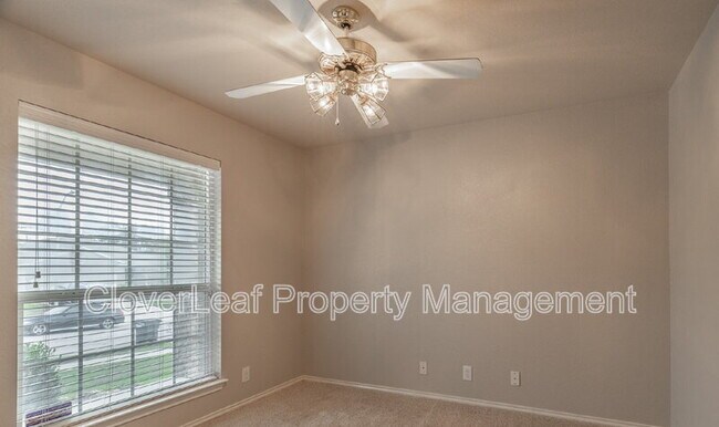 Building Photo - 2424 Dimmitt Dr