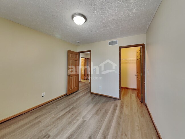 Building Photo - 468 McPherson Dr