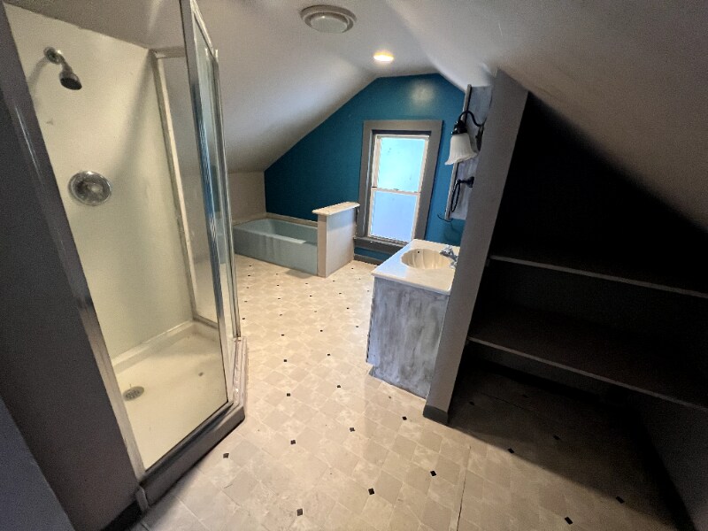 Building Photo - 621 S Rotherwood Ave