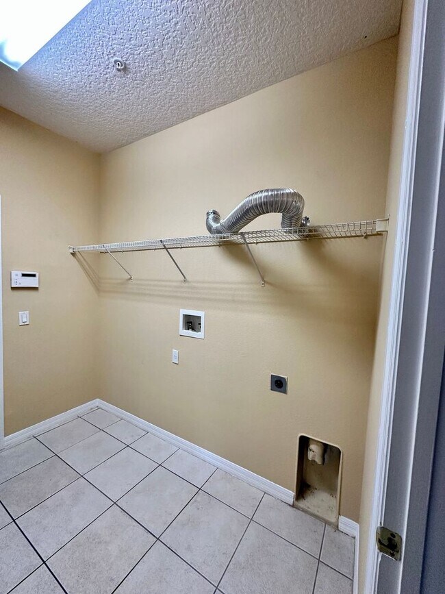 Building Photo - Beautiful 4-Bedroom Home near Lake Nona!