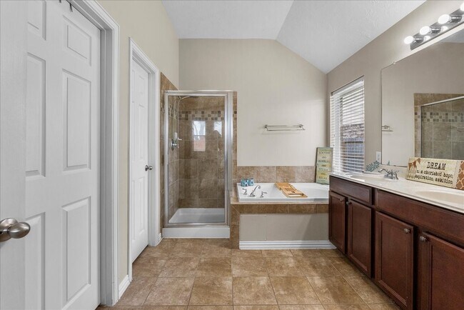 Building Photo - 2120 Red Timber Ct