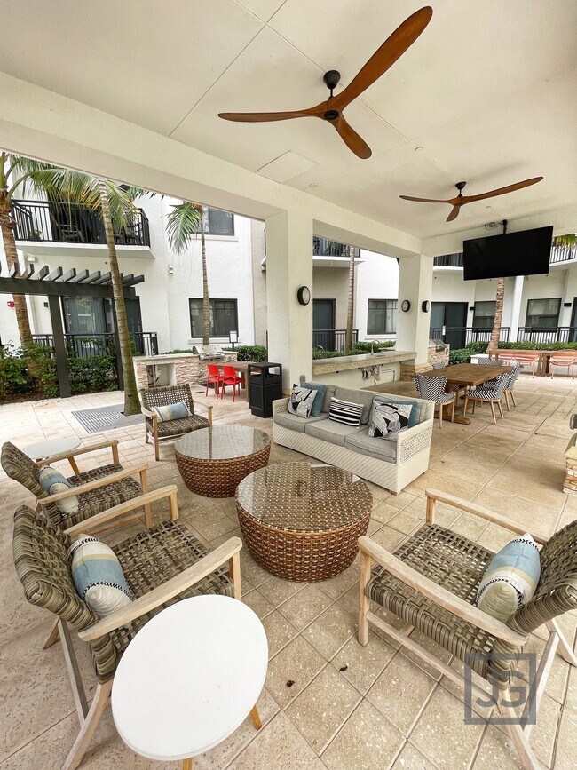 Outdoor - 440 Westree Ln