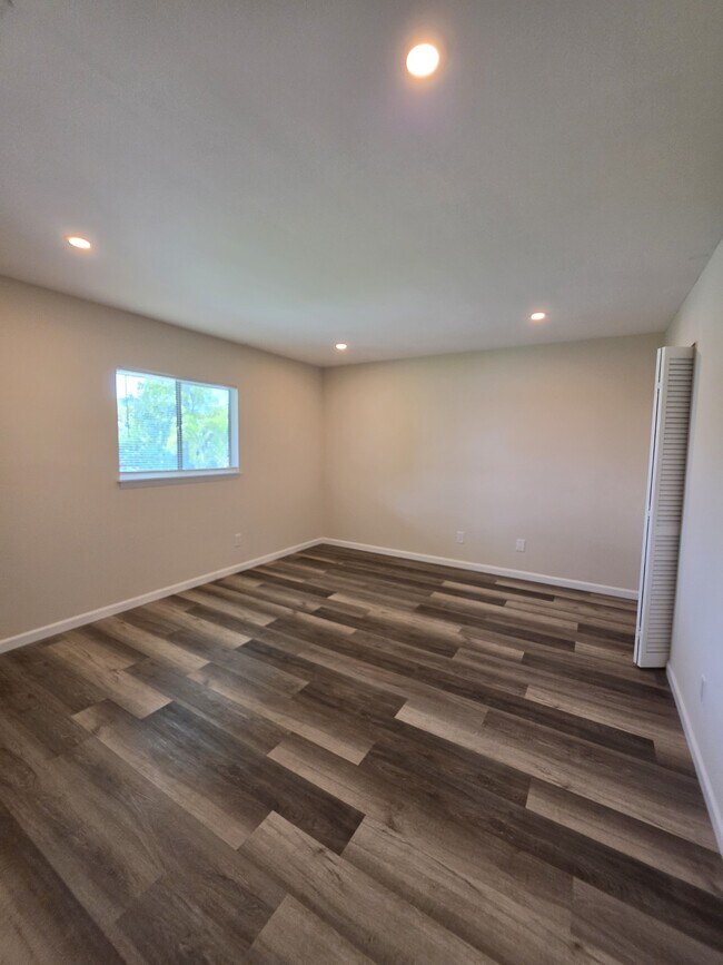 Building Photo - 2455 Thomasson Dr