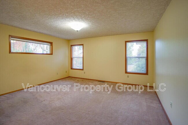 Building Photo - 5007 NW Franklin St