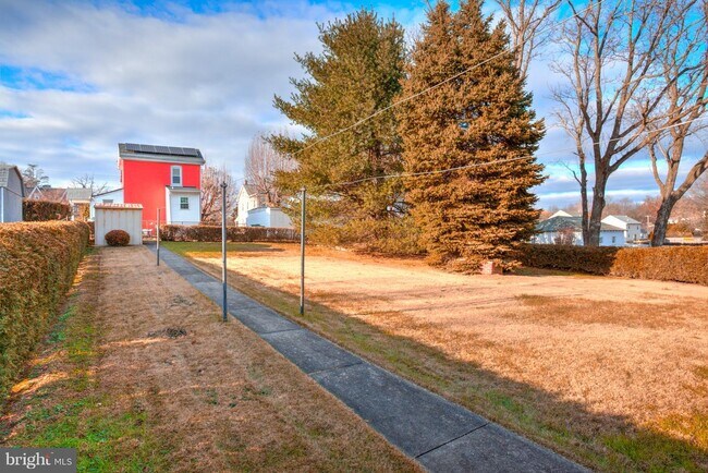 Primary Photo - 117 E Vine St