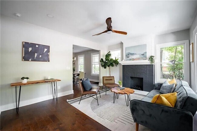 Building Photo - 943 Rose Cir SW