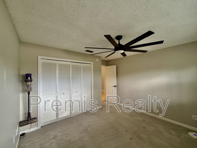Building Photo - 102 Steeplechase Ln