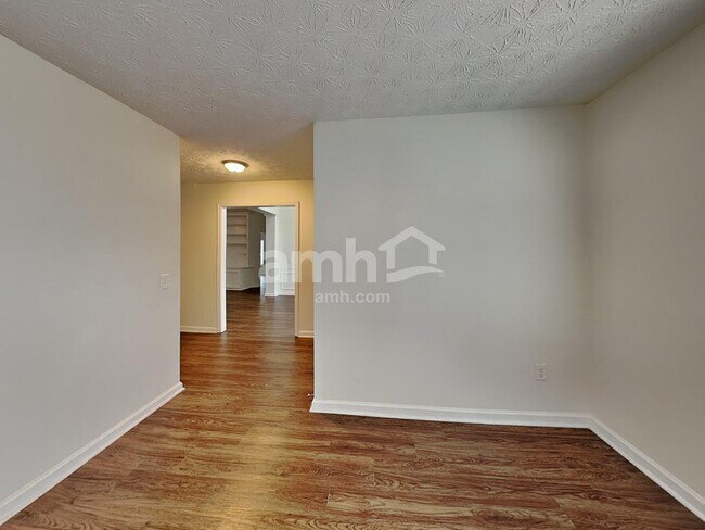 Building Photo - 18 Ludwick Ln