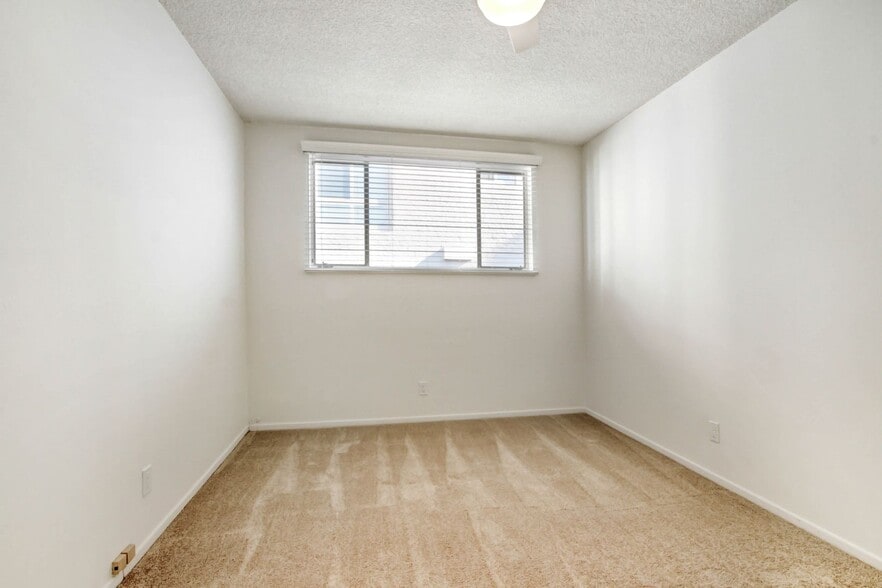 Building Photo - 1047 2nd St